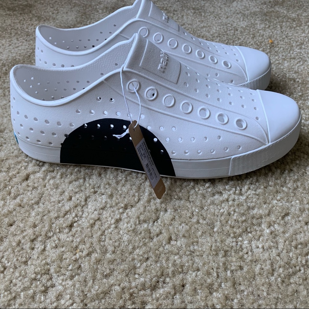 Native Jefferson white and black color block shoe